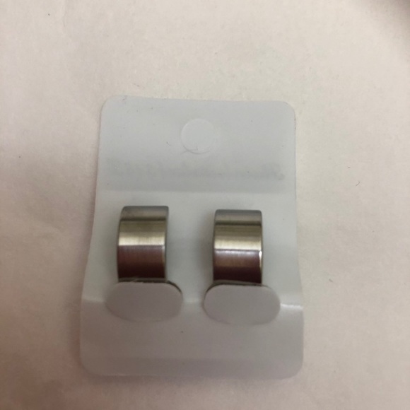 Fashion Pierced Ear Hugger Hoops Stain less Steel NWT - Picture 3 of 4